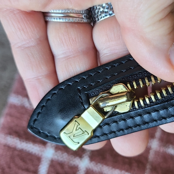 EUC vintage Louis Vuitton shoulder bag - Picture 11 of 16